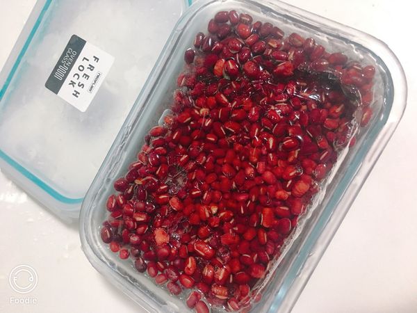 紅豆洗淨，裝盒泡水淹過紅豆就好，冷凍隔夜備用
紫米洗淨泡水約30分，別泡太久營養會流失
