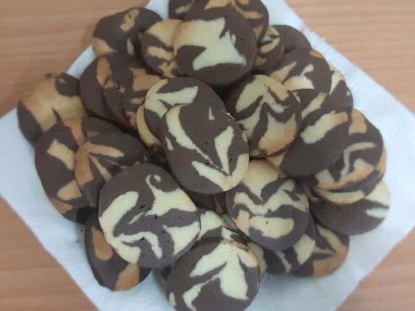 取間隔放入烤盤，烤10-12分鐘即可
（各家烤箱火力不一定，要稍微注意並調整一下）