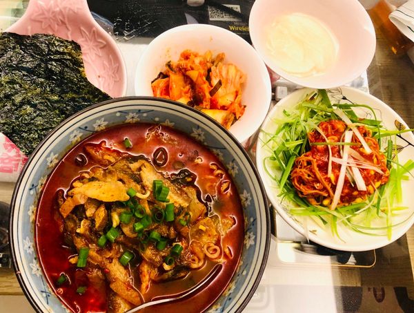 如同右邊👉切一點蔥絲搭配烤牛肉或是烤豬肉一起，美味極了