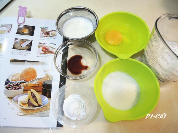 準備銅鑼燒材料(醬油是幫助上色)