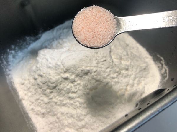 低筋麵粉和糯米粉量好，加入玫瑰鹽