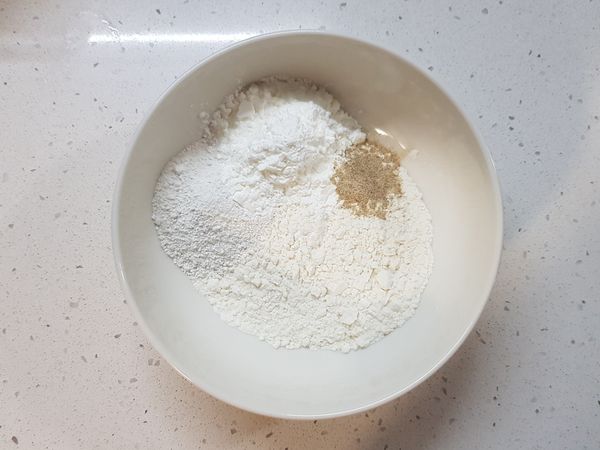 萬用天婦羅酥炸粉漿2：

將中筋麵粉、地瓜粉、玉米粉、白胡椒、鹽混合均勻。