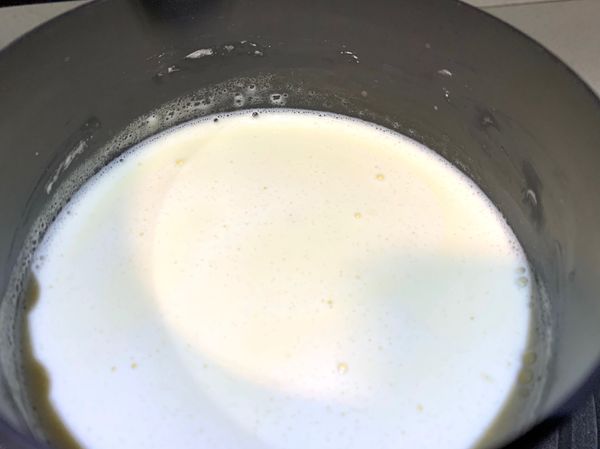 煮至鍋邊冒小泡泡有煙飄起就離火
（勿煮至滾）