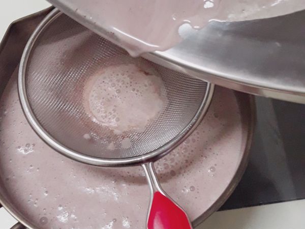 攪拌均勻後過篩