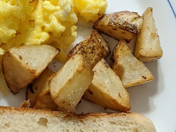 煎到表面金黃就可以了，喜歡焦一點的人可以再煎久一點。忘了拍照就用成品照。