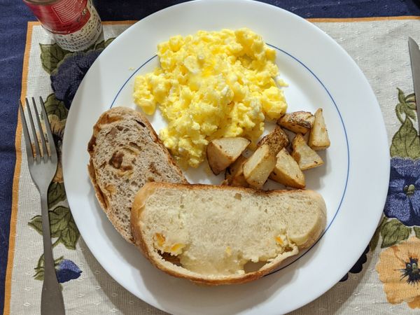 加上烤好的麵包就完成了。