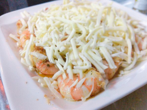 撒上滿滿的起司🧀️絲
放入
已經先預熱好的烤箱
烤箱溫度160度
考個8分鐘左右