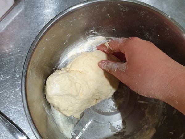 揉到這種程度開始轉動鋼盆，邊轉邊揉，直到3光(不知道三光的請自己Google，謝謝)