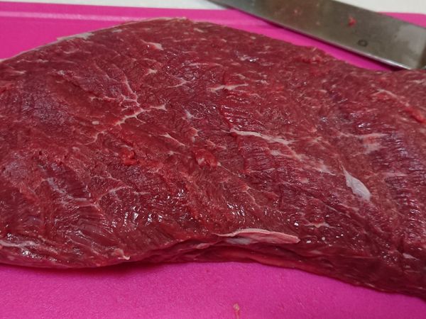 修好筋膜及脂肪的牛肉長這樣
超新鮮、超美的色澤
超市不容易見到的！