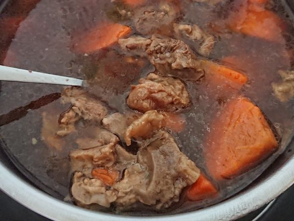 筋膜切了好多，可以燉好吃的紅燒牛肉。