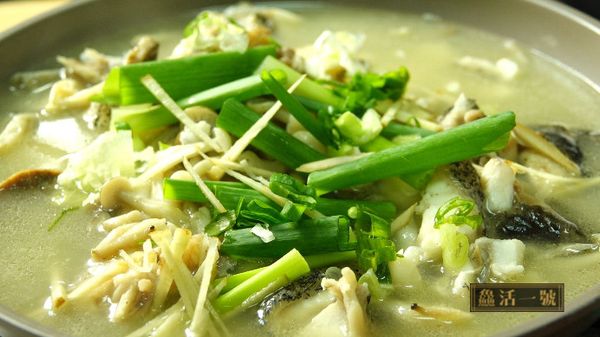 起鍋後灑上蔥花、薑絲。