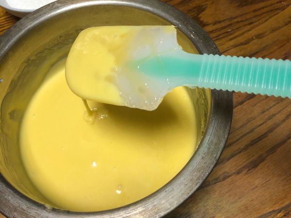 再加入蜂蜜攪拌均勻