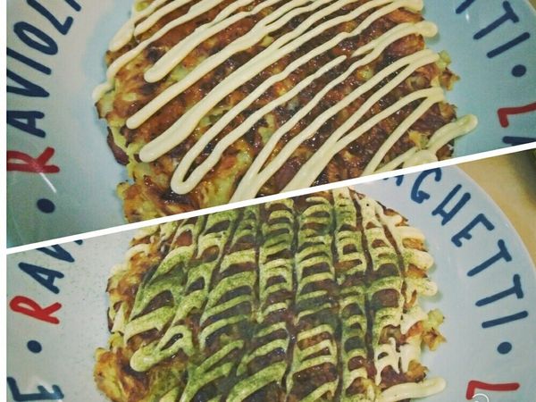 1.表面刷上一層大阪燒醬，擠上美乃滋。

2.撒上海苔粉和柴魚片。