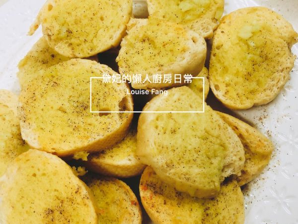 ✅麵包切片，抹上，入烤箱烤上色即可