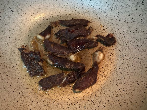 曬乾後，可以存放雪櫃分次食用，食之前不用解凍，直接煎/炸香