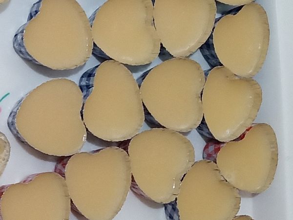 放入模型盒中，放入冰箱冰3小時，即可取出食用了.