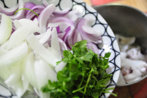 再將所有食材通通放入拌鍋中