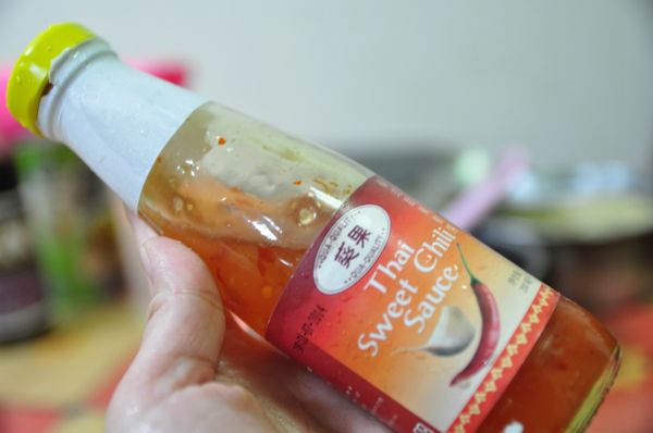最後加入泰式甜辣醬一起均勻攪拌入味即可