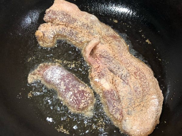 油鍋熱，小火慢煎炸