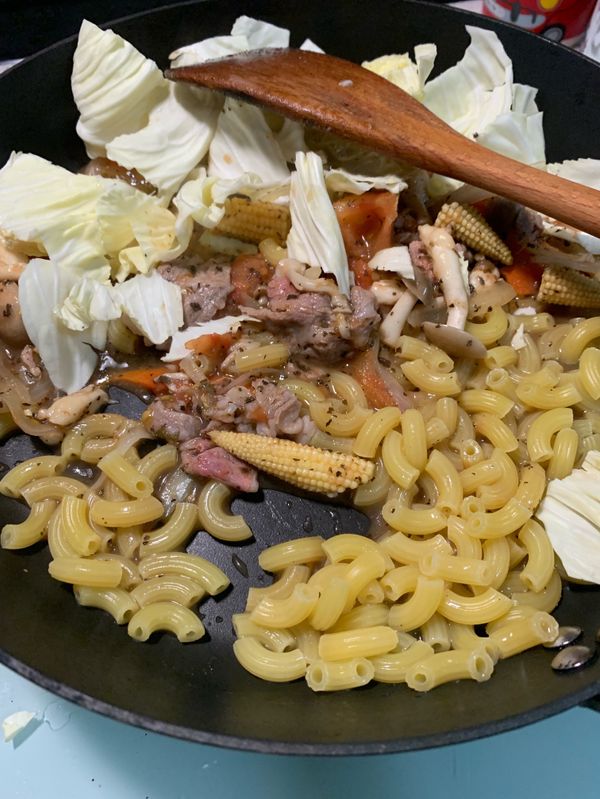 義大利麵起另一鍋燙熟
兩個再拌再一起入味即可起鍋