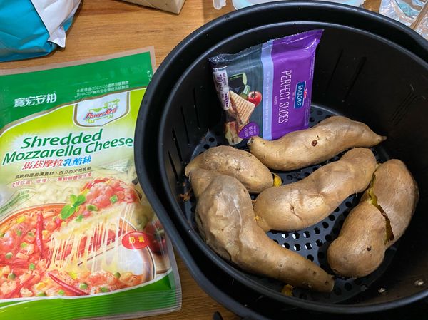 地瓜蒸熟或氣炸