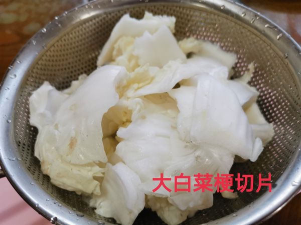 順序：
起油鍋熱+拍碎蒜粒+醃嫩薑片+南瓜薄片