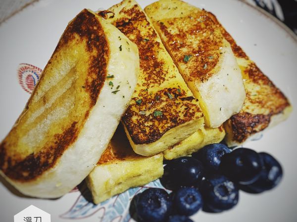 作為早餐、下午茶都滿適合的，可以撒上一些肉桂粉、糖粉，或是搭配少許蜂蜜、果醬，再放上自己喜愛的水果，饅頭也可以變身為有質感的餐點喔。