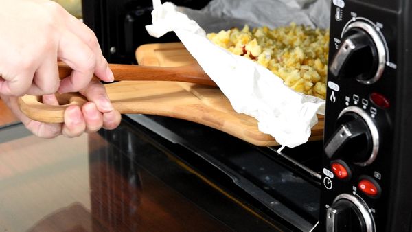 接著放入200度上下的烤箱烤20分鐘就完成了！
 （取出後可依照個人喜好調味）