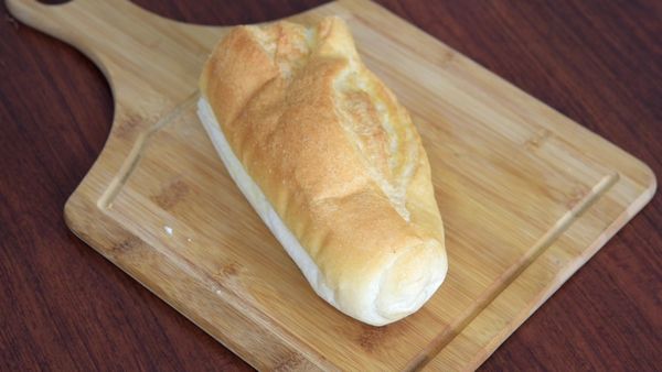 法國麵包切厚片約2cm。