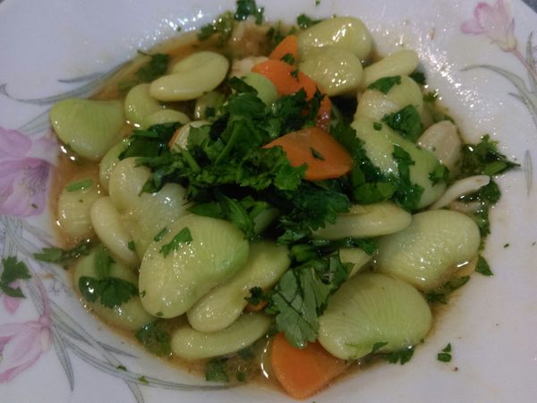 將滾熟 收汁差不多的皇帝豆 成盤與醬汁拌勻即可上桌享用