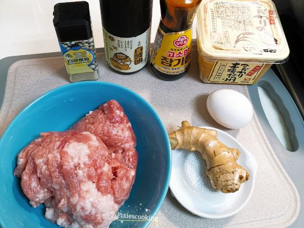 準備食材（香油用哪一種都行，我個人覺得韓國香油比較香）。
