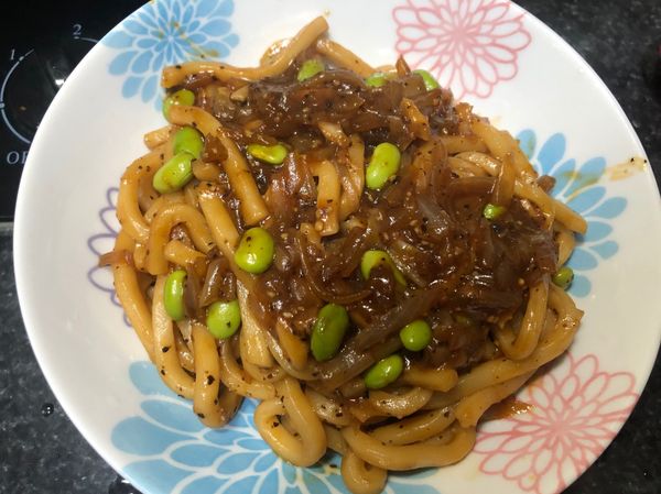 毛豆都先燙好加入
等收乾醬汁即可起鍋