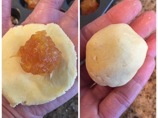 烤箱預熱170度C/ 335度F
鳳梨餡包入麵糰裡戳圓。