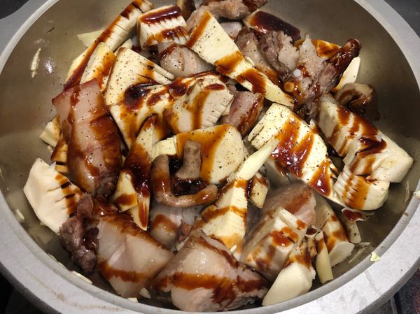 將調味料依照個人口味加入。