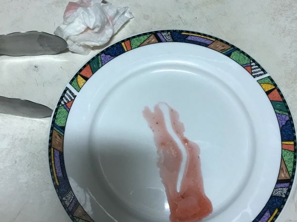 熬到草莓醬放在在盤子裡，劃開不會合起，稠度就差不多了！大概需要1-2小時。