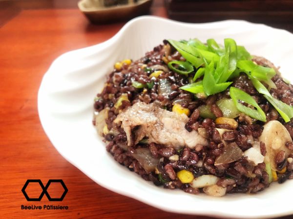 加點蔥綠擺飾裝盤即完成