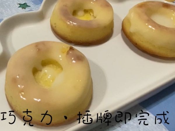 糖霜
兩種材料拌勻即可，蛋糕沾上糖霜裝飾即可。