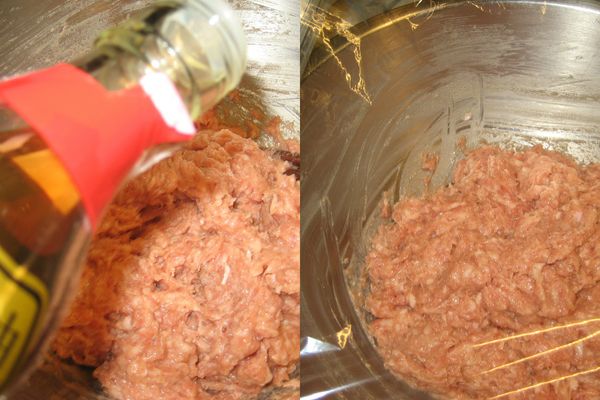 加入白麻油，攪拌均勻後蓋上保鮮膜冷藏冰鎮備用。