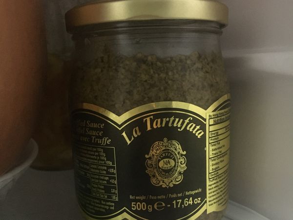 如果不知道自己喜不喜歡黑松露醬，最好不要買太多。黑松露醬亦可以放在意粉當中。