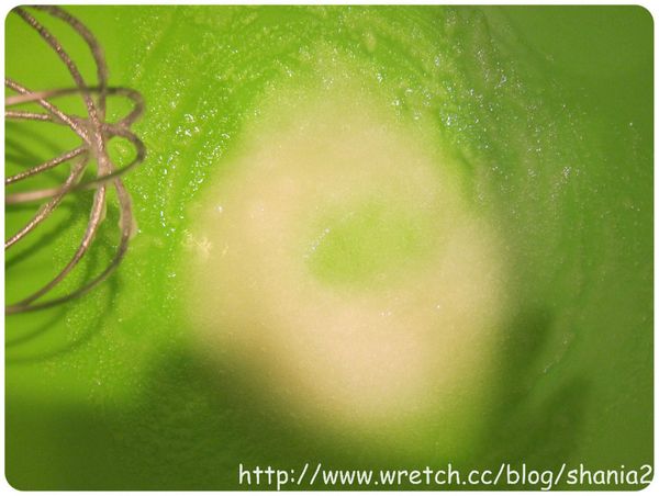 油＋砂糖用打蛋器攪拌均勻