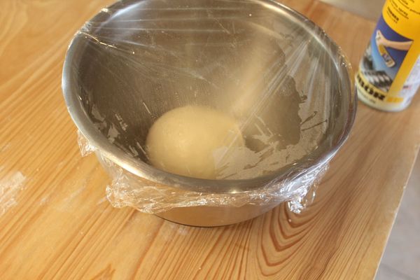 再蓋上保鮮膜，靜置60分鐘。