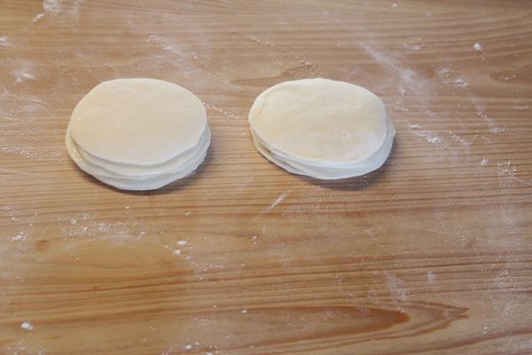 重複相同的作法，直到六張疊成一疊。共做了2疊。