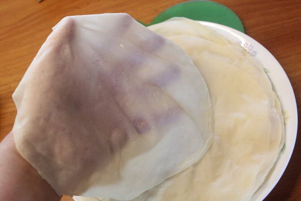 薄薄的一張，放冷了一樣Q軟有彈性不會破。