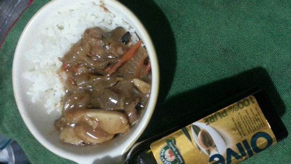 鍋中的煮滾後，將調好的[芡粉]水再拌開，邊攪拌邊慢慢加入[芡粉]水，直到你要的濃稠度即可關火囉!!