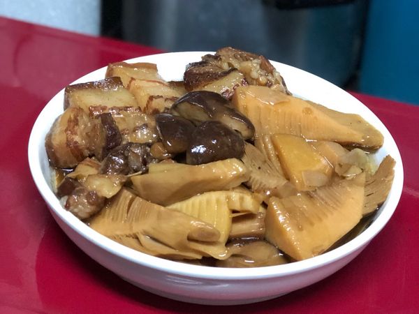 待食材都熟透即可盛盤囉！