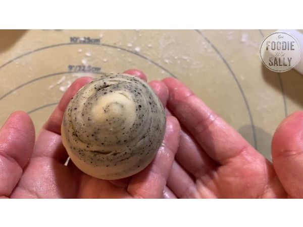 就完成了漂亮而且紋理清楚的芝麻酥餅