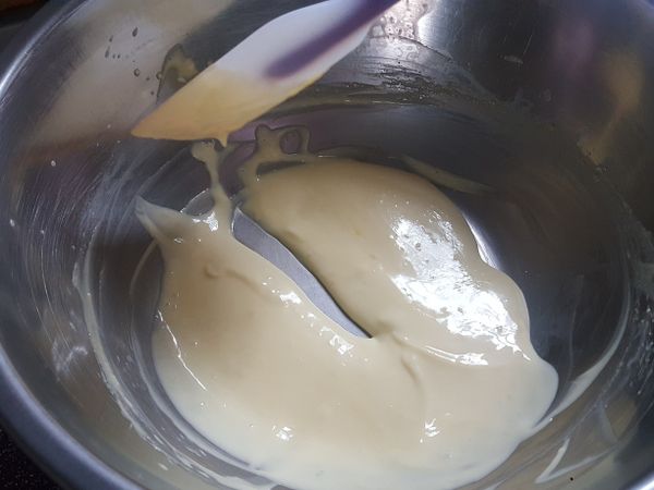 隔水加熱至可劃出一條線。