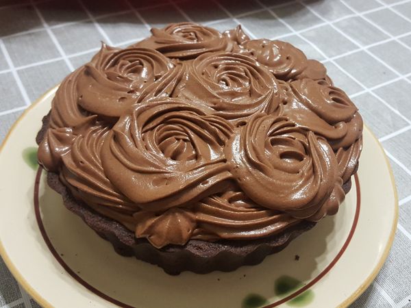 其餘的自由擠花或是隨意塗抹上去。