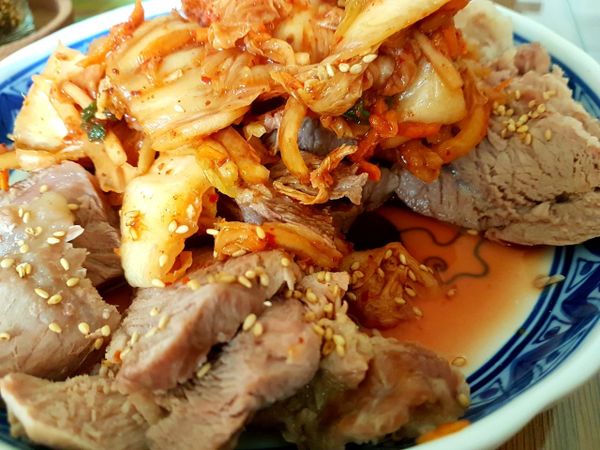 肉品也可以選用五花肉（三層肉）或是腰內肉、里肌瘦肉。
以蒸取代水煮，肉的甜味和香氣才不會流失在滾湯內。