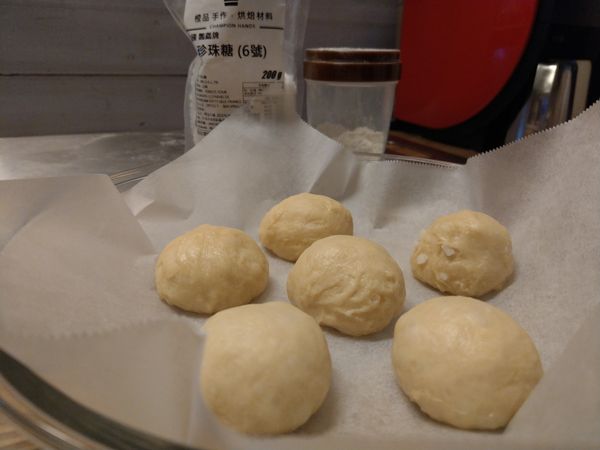 分割50g夾餡整形後可:
 (直接製作：發酵２０分後➔鬆餅機熱壓3分半 ～ 4分鐘)
（直接送冷藏，當天要製作再拿出來常溫30分鐘)
（直接送冷凍，麵團前一晚冰冷藏退冰）